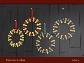 Sims 4 — Handmade Holidays. Wreath by soloriya — This wreath made with corks and square beads. Part of Handmade Holidays