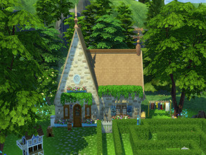 Sims 4 — Cottage (Maze) by susancho932 — A cozy cottage that is decorated with Christmas ornaments that cheer up anyone